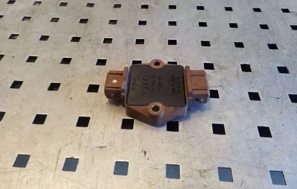 Audi A6 S6 C4 4A Ignition amplifier control unit 4A0905351