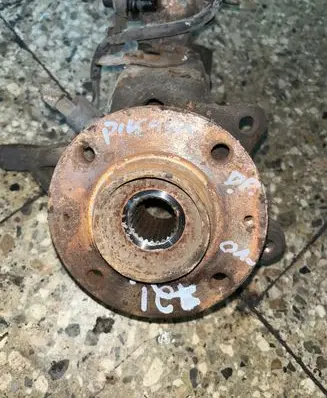 Citroen Xsara Picasso Front wheel hub
