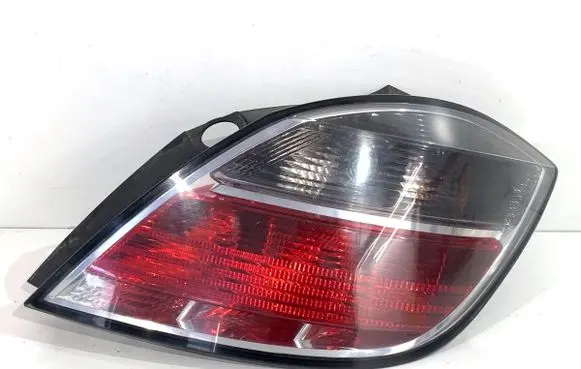 Opel Astra H Rear/tail lights 13222325