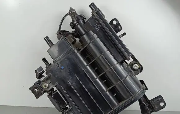 Active carbon filter fuel vapour canister