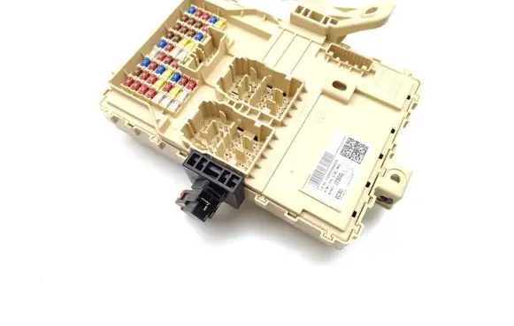 KIA Pro Cee'd III Fuse module 91957-J7300