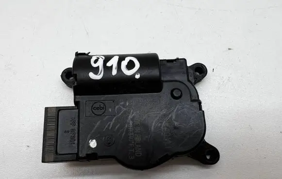 Volkswagen Touran II Air flap motor/actuator 5Q0907511L T915266A 3293857