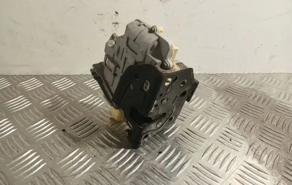 Volkswagen PASSAT B6 Front door lock 3C1837016A