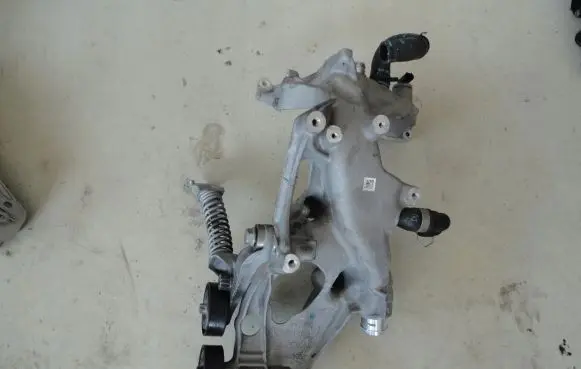 Mercedes-Benz CLA C117 X117 W117 Generator/alternator bracket a6512011709