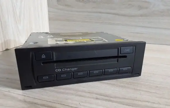 Audi A4 S4 B7 8E 8H CD/DVD changer 8E0035111D
