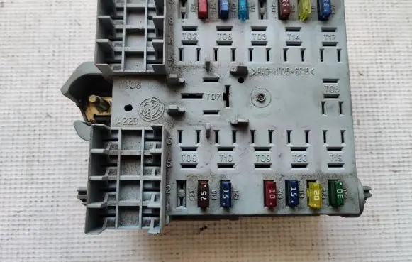 Peugeot Boxer Fuse module 1332043080 045021