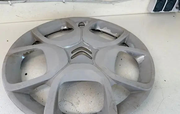 Citroen Jumpy R17 wheel hub/cap/trim 9810849677 9814710477