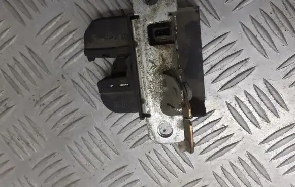 Volkswagen Polo Tailgate exterior lock 6Q6827505