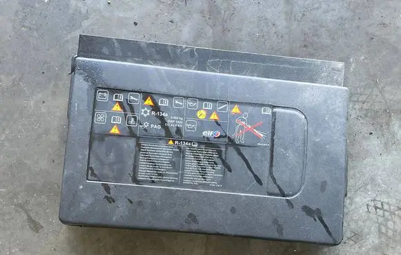 Renault Trafic III (X82) Battery box tray cover/lid 244970004R T06009A182