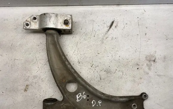 Volkswagen PASSAT B6 Front lower control arm/wishbone 3C0407153B
