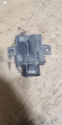 Land Rover Discovery 5 Fuel pump relay FK72-9D370-AE