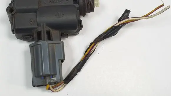 Ford Focus Fuel tank cap lock 