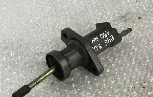 Clutch slave cylinder