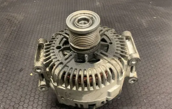 Mercedes-Benz ML W164 Generator/alternator 5902129004868 SN000A8F022490KG 8K022490