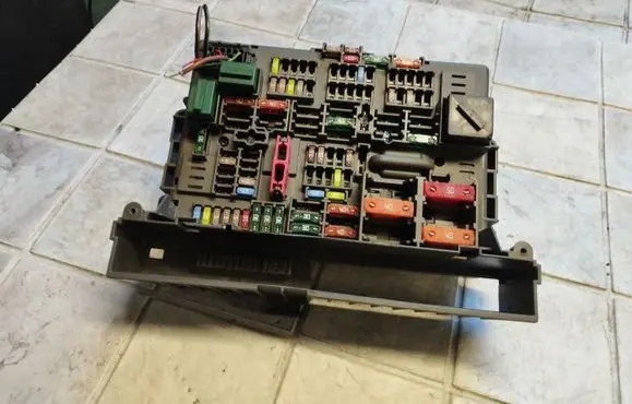 BMW 1 E81 E87 Fuse module 911944604