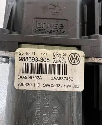 Volkswagen PASSAT B7 Front door window regulator motor 3C0959792C 111015 918434110
