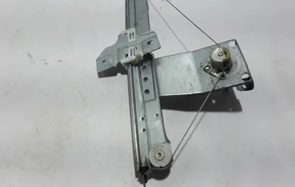 Dacia Duster Rear window lifting mechanism without motor 8200733830