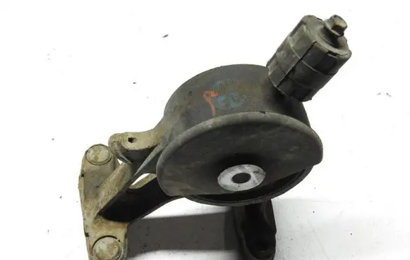 Toyota Verso Engine mounting bracket