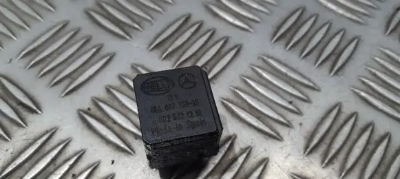 Mercedes-Benz C W203 Other relay a0025421319 4ra00779100