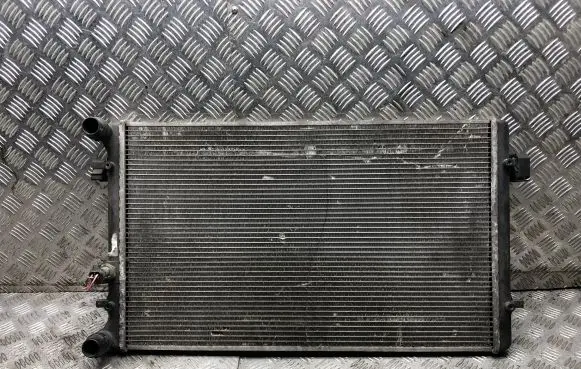 Volkswagen Golf IV Coolant radiator