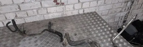 Volkswagen Touareg I Engine coolant pipe/hose