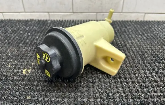 Ford F150 Power steering fluid tank/reservoir 7L143R700AB