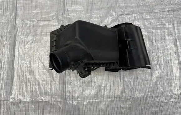 Jeep Wrangler Air filter box 68257025AB