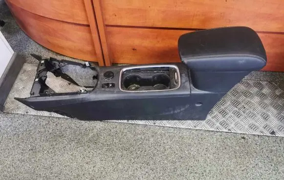 Opel Astra K Center console