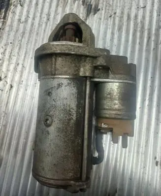 Mercedes-Benz Vito Viano W638 Starter motor 0051511301 D7R43