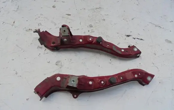 Headlight/headlamp mounting bracket