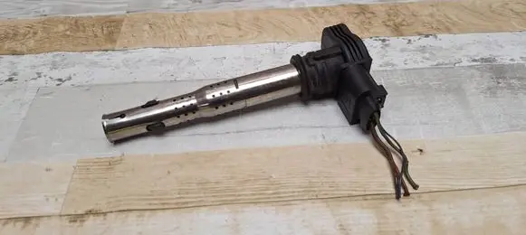 Volkswagen PASSAT B6 High voltage ignition coil 4B0973724
