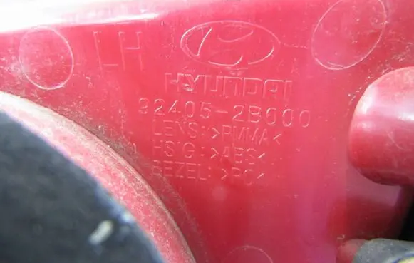 Tailgate rear/tail lights