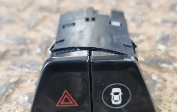 BMW 5 G30 G31 Hazard light switch 6993047