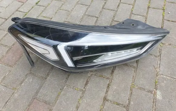 Hyundai Tucson TL Headlight/headlamp 92102D7700
