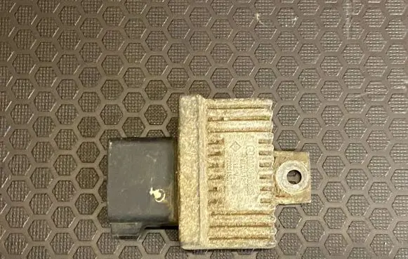 Renault Megane II Glow plug pre-heat relay 7700115078 350742