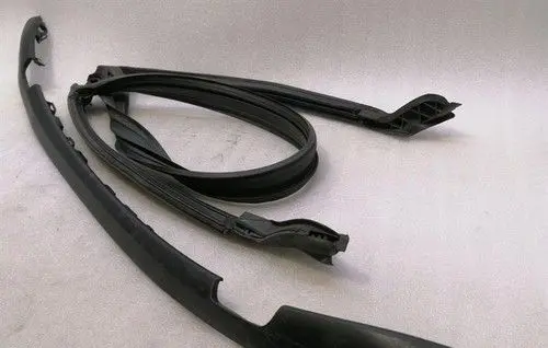 Chevrolet Corvette C7 Front door rubber seal 84367842