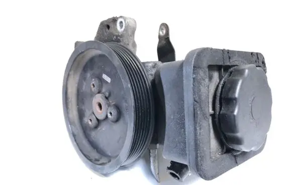 BMW 5 E60 E61 Power steering pump 7693974