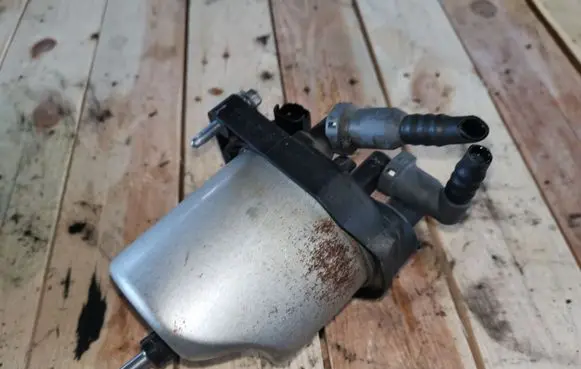 Citroen C3 Picasso Fuel filter housing 