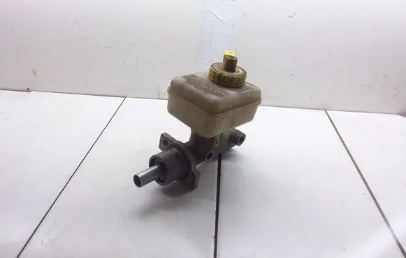 Volkswagen Golf IV Master brake cylinder L481402