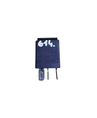 Volkswagen PASSAT B6 Other relay 8Z0951253