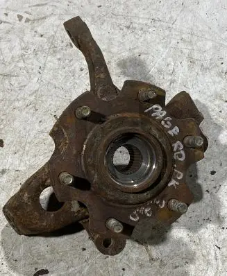 Mitsubishi Pajero Front wheel hub spindle knuckle