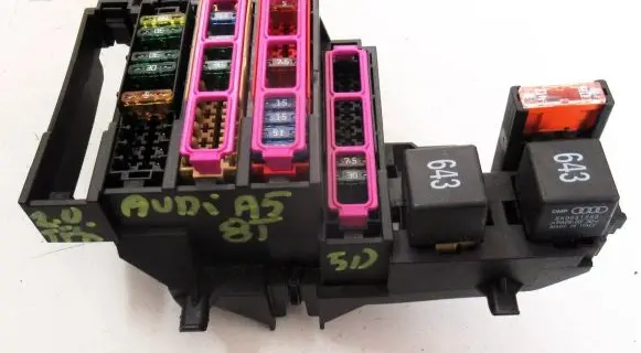 Audi A5 Sportback 8TA Fuse module 8K1937503