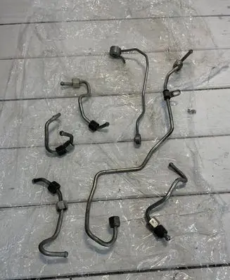 Mazda 6 Fuel injector supply line/pipe 