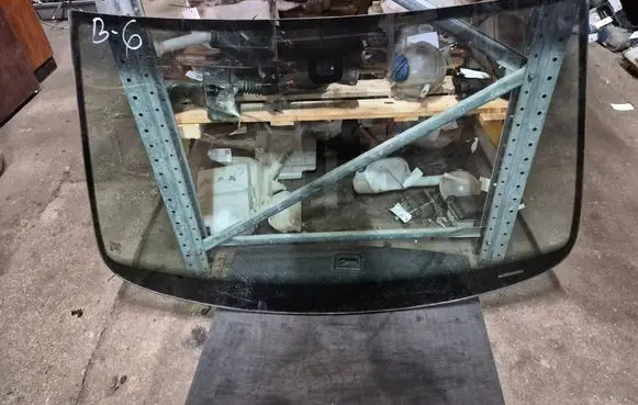 Volkswagen PASSAT B6 Front windscreen/windshield window