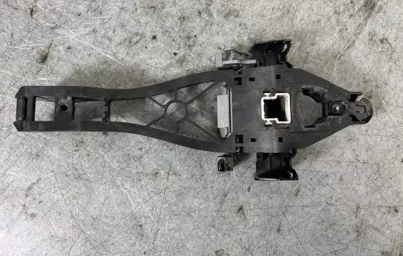 Rear door exterior handle/bracket