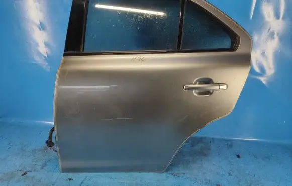 Suzuki Kizashi Front door 6800457820