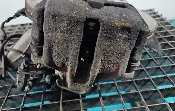 Front brake caliper