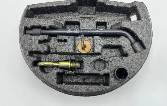 Jaguar XK8 - XKR Tool box 