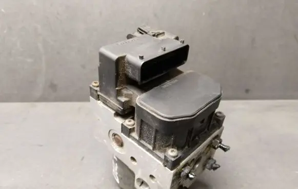 Volkswagen PASSAT B5.5 ABS Pump 8E0614111K 0265216466