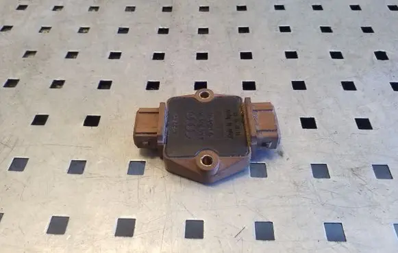 Audi A6 S6 C4 4A Ignition amplifier control unit 4A0905351